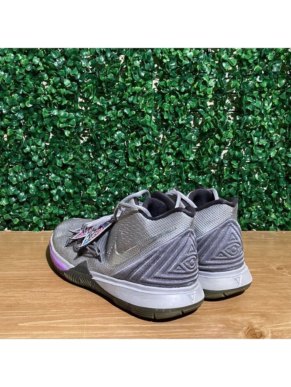 Nike Kyrie 5 BG Graffiti - Picture 4 of 5